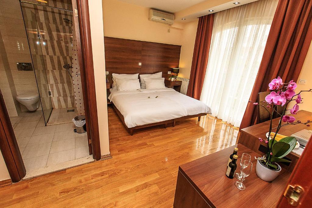 Hotel M Podgorica Zimmer foto